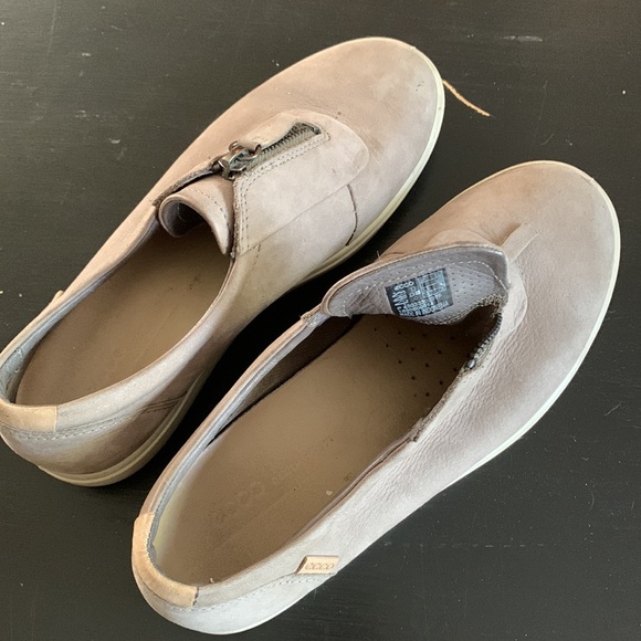 ECCO zip casual tennis shoe taupe, size 7 - Picture 6 of 7